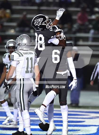 Thumbnail 3 in De La Salle vs. St. John Bosco (CIF State Open Division Championship) photogallery.