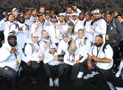 Thumbnail 2 in De La Salle vs. St. John Bosco (CIF State Open Division Championship) photogallery.