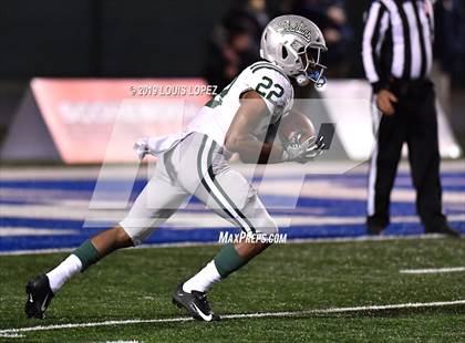 Thumbnail 2 in De La Salle vs. St. John Bosco (CIF State Open Division Championship) photogallery.