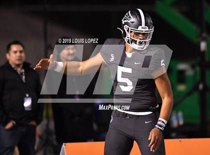 Thumbnail 3 in De La Salle vs. St. John Bosco (CIF State Open Division Championship) photogallery.