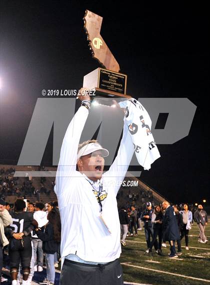 Thumbnail 3 in De La Salle vs. St. John Bosco (CIF State Open Division Championship) photogallery.