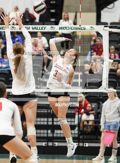 Thumbnail 1 in Mountain Ridge vs. Mountain View photogallery.
