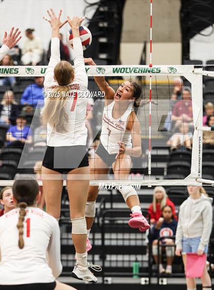Thumbnail 3 in Mountain Ridge vs. Mountain View photogallery.