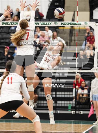 Thumbnail 2 in Mountain Ridge vs. Mountain View photogallery.