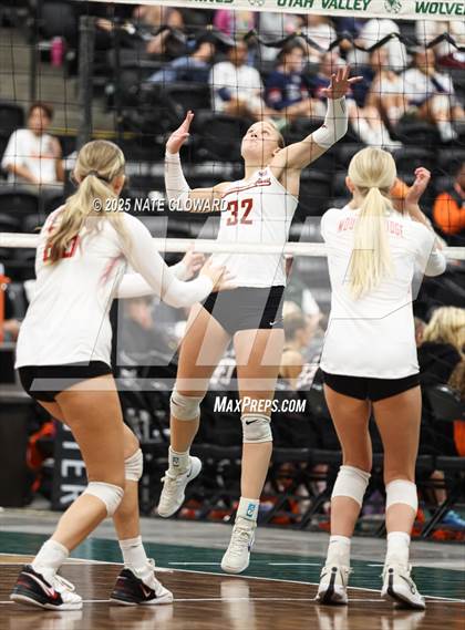 Thumbnail 2 in Mountain Ridge vs. Mountain View photogallery.