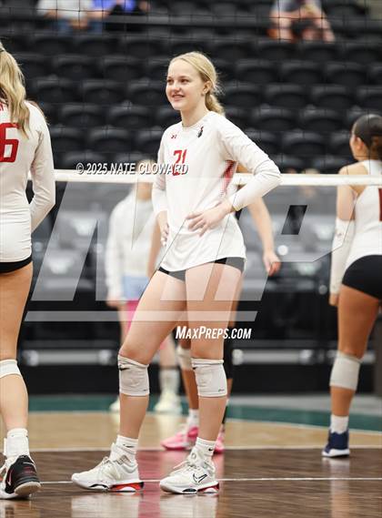 Thumbnail 3 in Mountain Ridge vs. Mountain View photogallery.