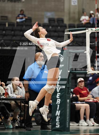 Thumbnail 2 in Mountain Ridge vs. Mountain View photogallery.