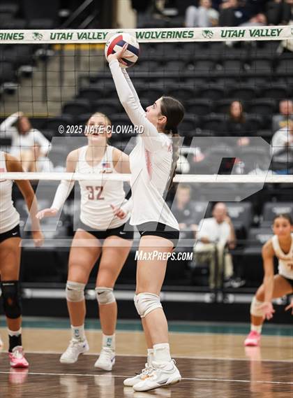 Thumbnail 1 in Mountain Ridge vs. Mountain View photogallery.