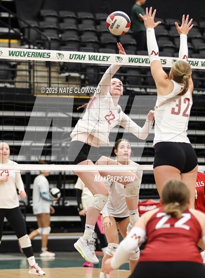 Thumbnail 3 in Mountain Ridge vs. Mountain View photogallery.