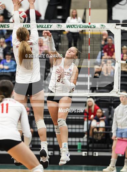 Thumbnail 1 in Mountain Ridge vs. Mountain View photogallery.