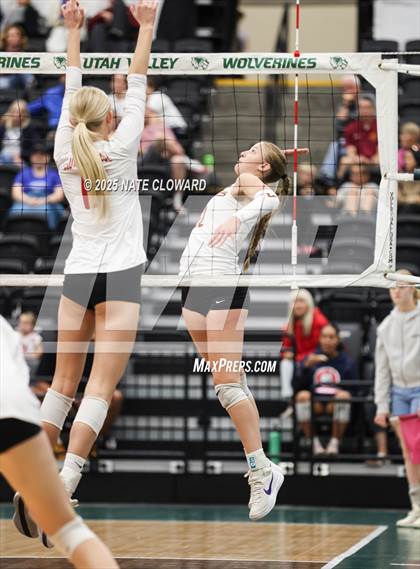 Thumbnail 2 in Mountain Ridge vs. Mountain View photogallery.