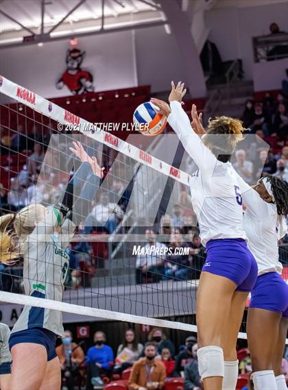 Thumbnail 1 in Green Level vs. Ardrey Kell (NCHSAA 4A Final) (2 of 2) (the Game) photogallery.