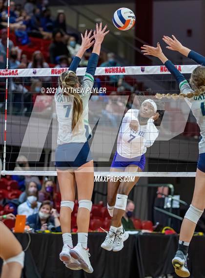Thumbnail 1 in Green Level vs. Ardrey Kell (NCHSAA 4A Final) (2 of 2) (the Game) photogallery.