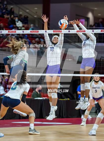 Thumbnail 1 in Green Level vs. Ardrey Kell (NCHSAA 4A Final) (2 of 2) (the Game) photogallery.