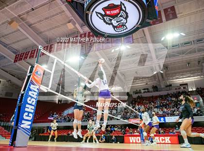Thumbnail 2 in Green Level vs. Ardrey Kell (NCHSAA 4A Final) (2 of 2) (the Game) photogallery.