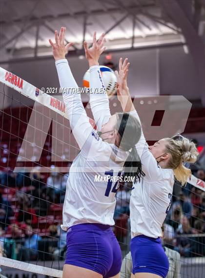 Thumbnail 1 in Green Level vs. Ardrey Kell (NCHSAA 4A Final) (2 of 2) (the Game) photogallery.