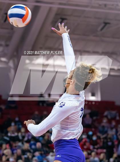 Thumbnail 1 in Green Level vs. Ardrey Kell (NCHSAA 4A Final) (2 of 2) (the Game) photogallery.