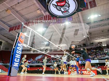 Thumbnail 1 in Green Level vs. Ardrey Kell (NCHSAA 4A Final) (2 of 2) (the Game) photogallery.