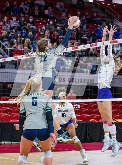 Thumbnail 2 in Green Level vs. Ardrey Kell (NCHSAA 4A Final) (2 of 2) (the Game) photogallery.