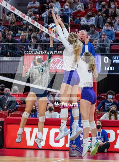 Thumbnail 2 in Green Level vs. Ardrey Kell (NCHSAA 4A Final) (2 of 2) (the Game) photogallery.