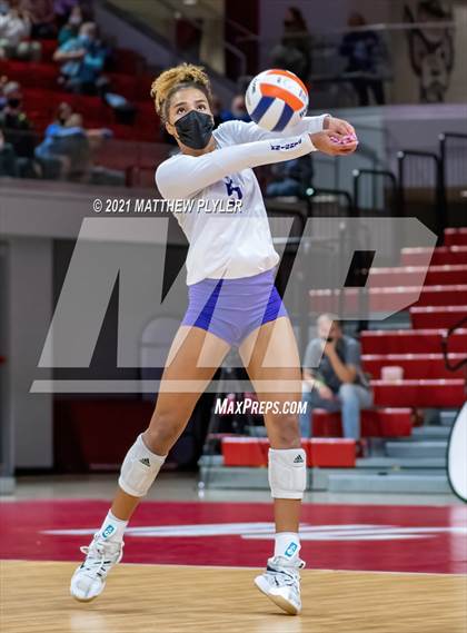 Thumbnail 1 in Green Level vs. Ardrey Kell (NCHSAA 4A Final) (2 of 2) (the Game) photogallery.