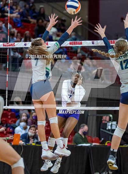Thumbnail 2 in Green Level vs. Ardrey Kell (NCHSAA 4A Final) (2 of 2) (the Game) photogallery.