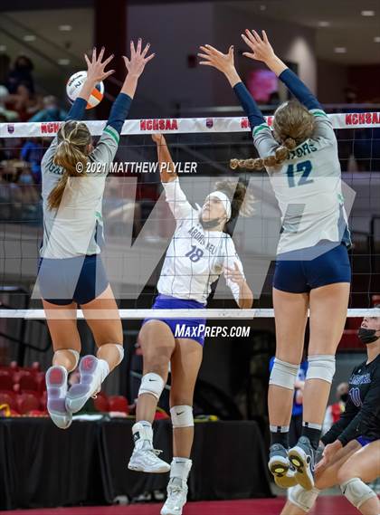 Thumbnail 2 in Green Level vs. Ardrey Kell (NCHSAA 4A Final) (2 of 2) (the Game) photogallery.