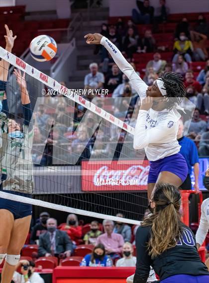 Thumbnail 2 in Green Level vs. Ardrey Kell (NCHSAA 4A Final) (2 of 2) (the Game) photogallery.