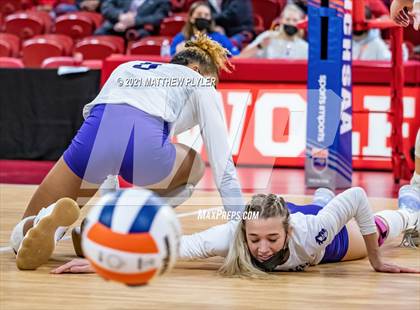 Thumbnail 1 in Green Level vs. Ardrey Kell (NCHSAA 4A Final) (2 of 2) (the Game) photogallery.