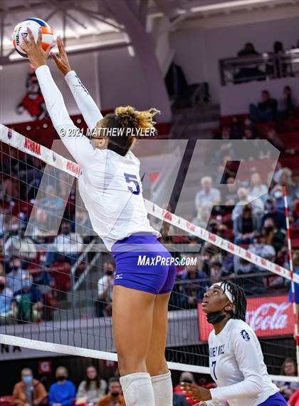 Thumbnail 2 in Green Level vs. Ardrey Kell (NCHSAA 4A Final) (2 of 2) (the Game) photogallery.