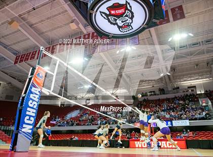 Thumbnail 1 in Green Level vs. Ardrey Kell (NCHSAA 4A Final) (2 of 2) (the Game) photogallery.