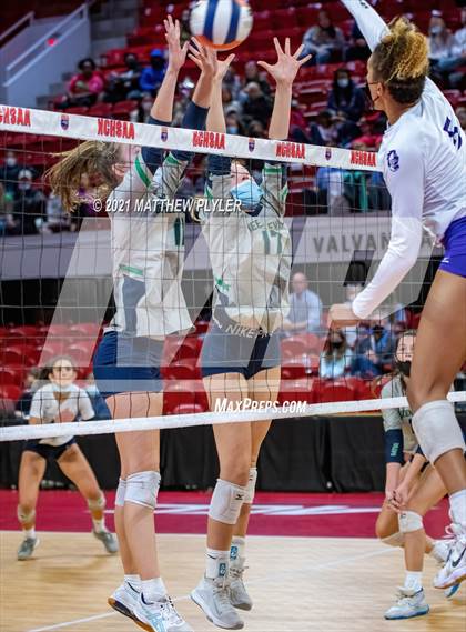 Thumbnail 3 in Green Level vs. Ardrey Kell (NCHSAA 4A Final) (2 of 2) (the Game) photogallery.