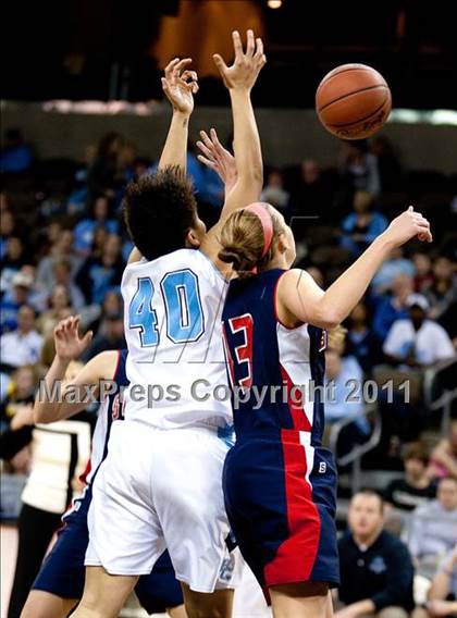 Thumbnail 1 in St. Henry vs. Boone County (KHSAA Ninth Region Semifinal) photogallery.