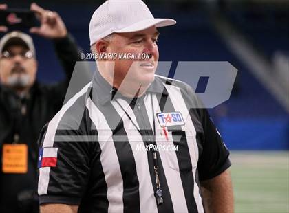 Thumbnail 2 in Wagner vs Veterans Memorial (UIL 5A Quarterfinal Playoff) photogallery.
