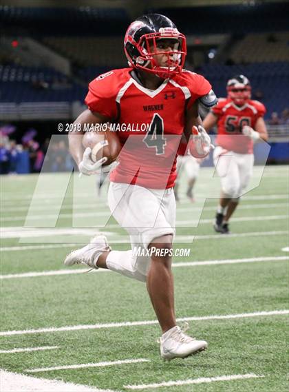 Thumbnail 1 in Wagner vs Veterans Memorial (UIL 5A Quarterfinal Playoff) photogallery.