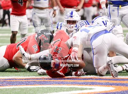 Thumbnail 3 in Wagner vs Veterans Memorial (UIL 5A Quarterfinal Playoff) photogallery.