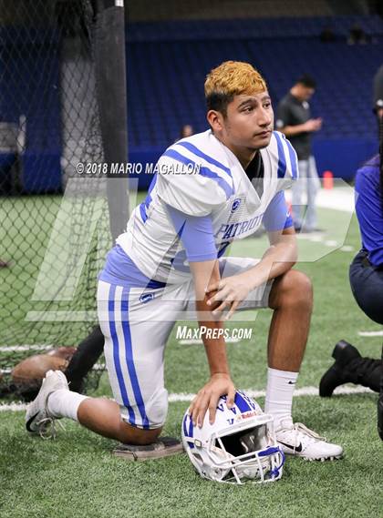 Thumbnail 3 in Wagner vs Veterans Memorial (UIL 5A Quarterfinal Playoff) photogallery.