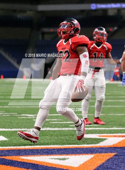 Thumbnail 2 in Wagner vs Veterans Memorial (UIL 5A Quarterfinal Playoff) photogallery.