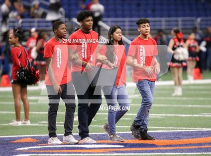 Thumbnail 3 in Wagner vs Veterans Memorial (UIL 5A Quarterfinal Playoff) photogallery.