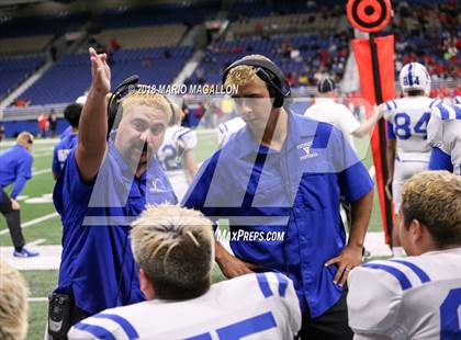 Thumbnail 1 in Wagner vs Veterans Memorial (UIL 5A Quarterfinal Playoff) photogallery.