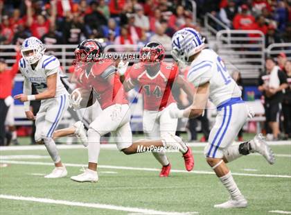 Thumbnail 1 in Wagner vs Veterans Memorial (UIL 5A Quarterfinal Playoff) photogallery.
