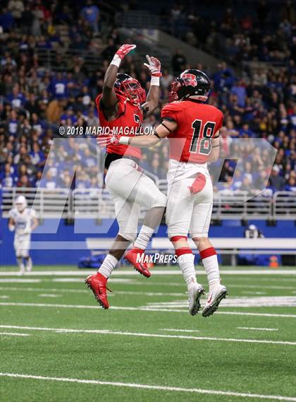 Thumbnail 3 in Wagner vs Veterans Memorial (UIL 5A Quarterfinal Playoff) photogallery.