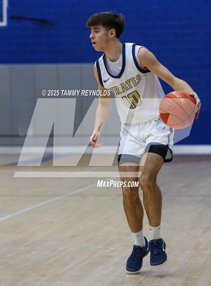 Thumbnail 1 in Huckabay vs. Perrin-Whitt (UIL 1A D1 Basketball Regional Final) photogallery.