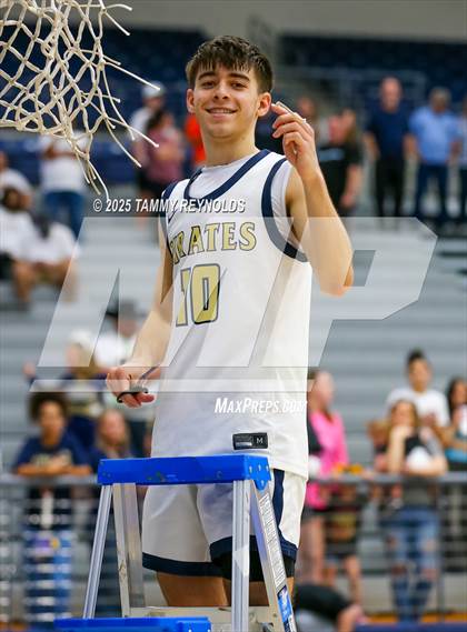 Thumbnail 3 in Huckabay vs. Perrin-Whitt (UIL 1A D1 Basketball Regional Final) photogallery.