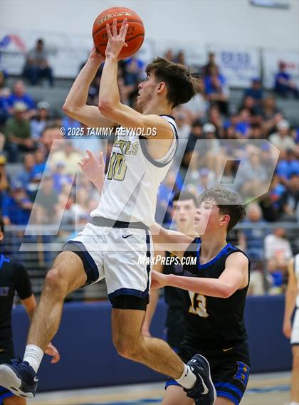 Thumbnail 2 in Huckabay vs. Perrin-Whitt (UIL 1A D1 Basketball Regional Final) photogallery.