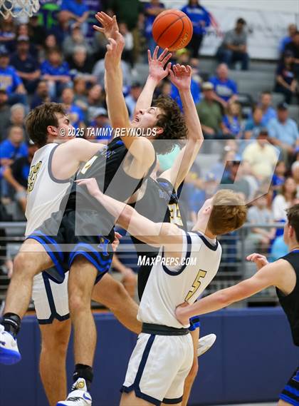 Thumbnail 2 in Huckabay vs. Perrin-Whitt (UIL 1A D1 Basketball Regional Final) photogallery.