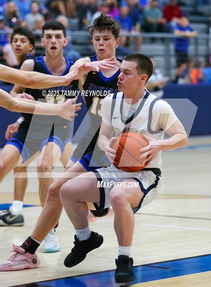 Thumbnail 1 in Huckabay vs. Perrin-Whitt (UIL 1A D1 Basketball Regional Final) photogallery.