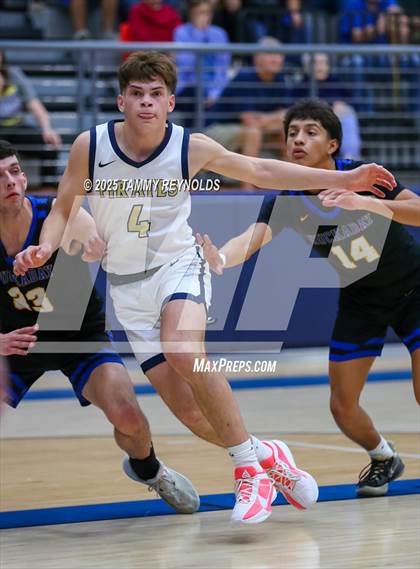Thumbnail 2 in Huckabay vs. Perrin-Whitt (UIL 1A D1 Basketball Regional Final) photogallery.