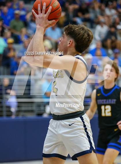 Thumbnail 2 in Huckabay vs. Perrin-Whitt (UIL 1A D1 Basketball Regional Final) photogallery.