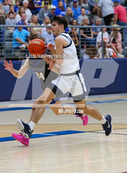 Thumbnail 3 in Huckabay vs. Perrin-Whitt (UIL 1A D1 Basketball Regional Final) photogallery.